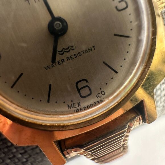 VTG Timex Watch Womens 21mm Square Manual Wind Gold Tone Expansion Band Working - Picture 5 of 12